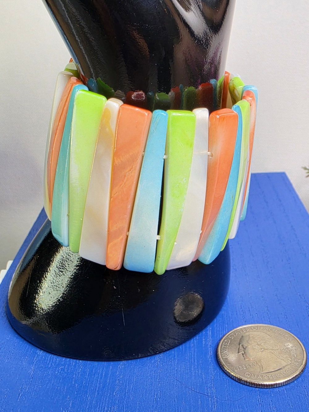 Colorful Shell Stretch Bracelet - Picture 2 of 4